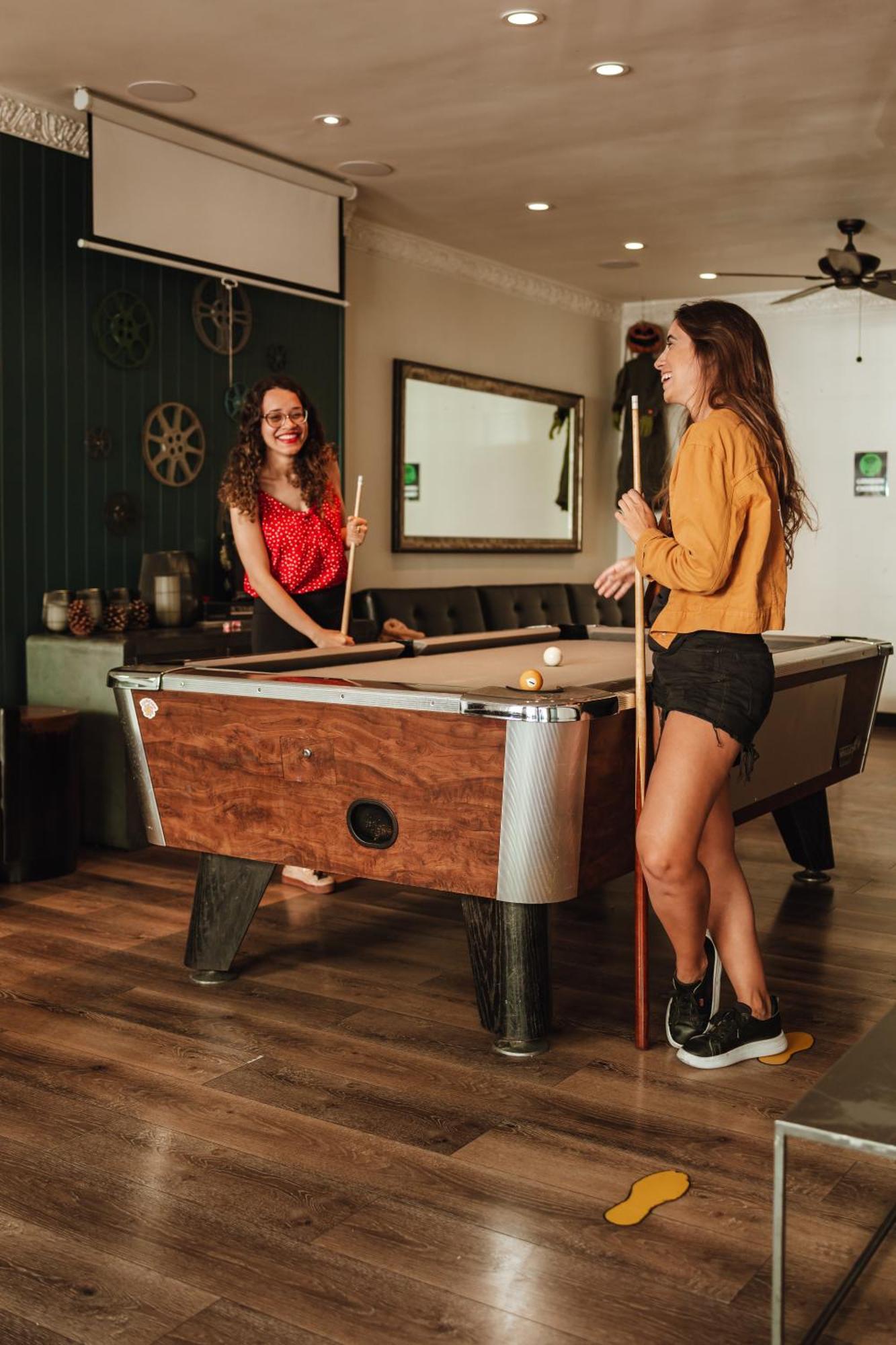 Hostal Samesun Hollywood & *