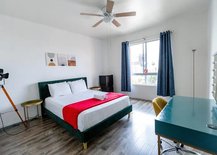 Samesun Hollywood Hotel & Hostel